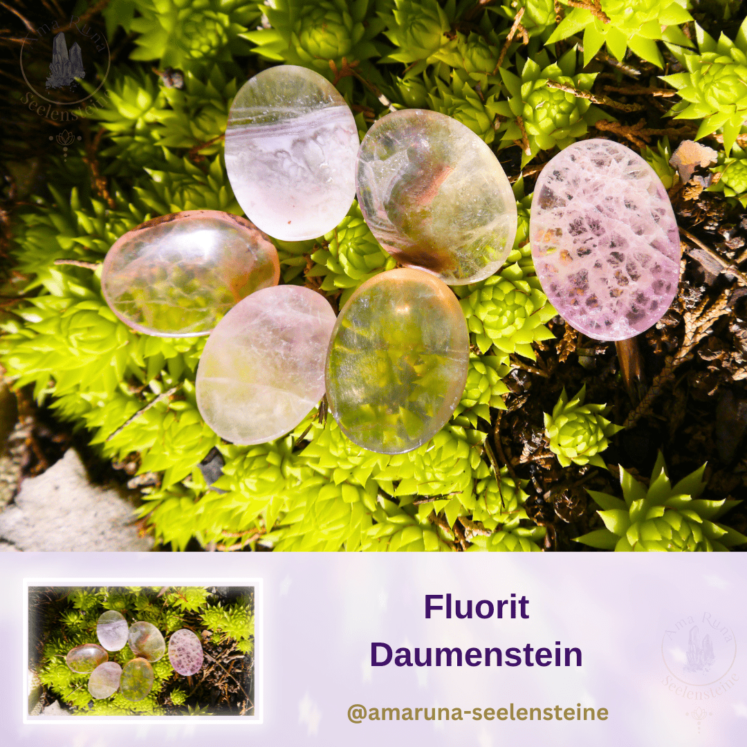 Heller Fluorit Daumenstein in zarten Grüntönen – fördert mentale Klarheit, innere Ordnung und Ausgeglichenheit und hilft bei Gedankenrasen.