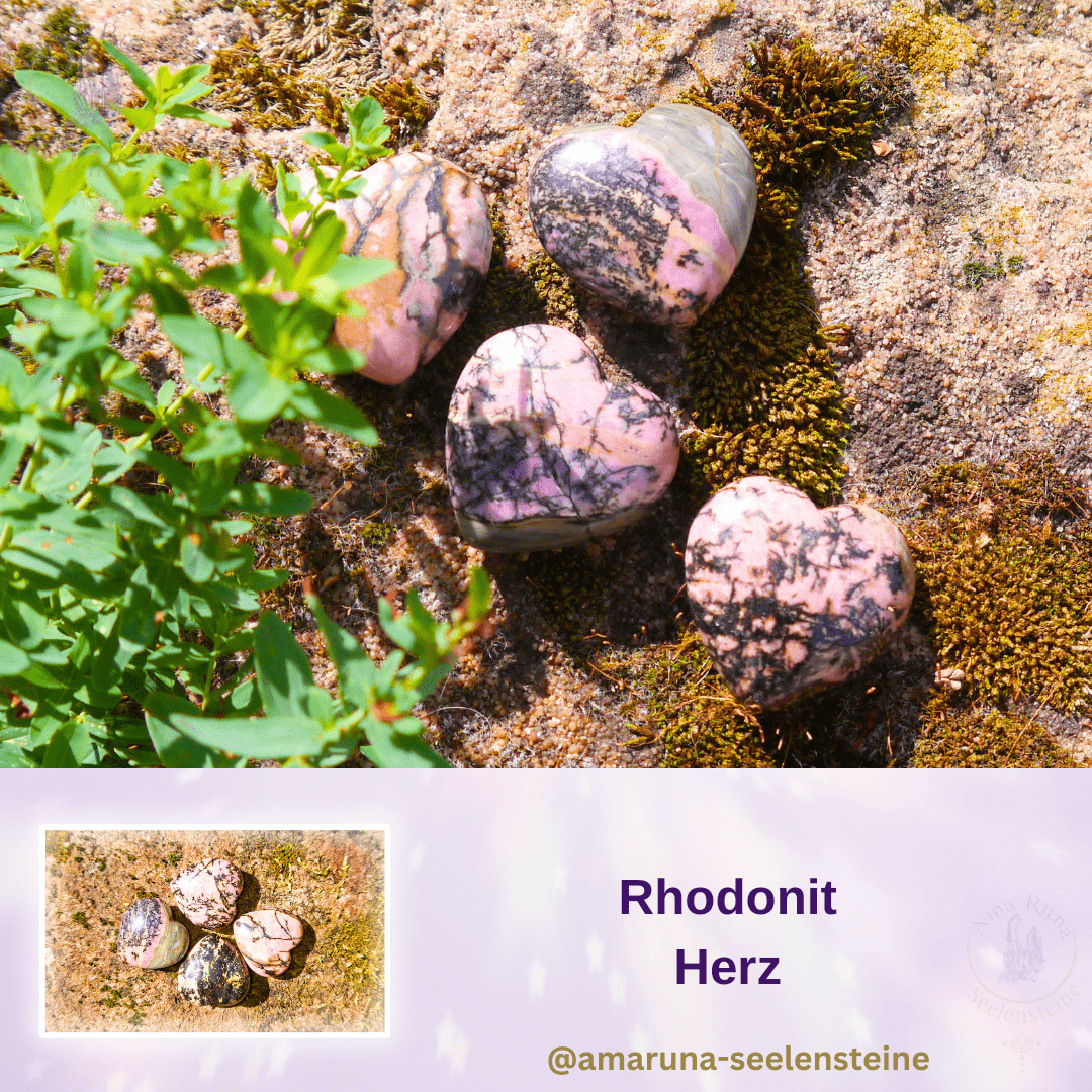 Rhodonit Herz in Rosa-Schwarz, traditionell mit Selbstmitgefühl, innerem Halt und Wärme assoziiert.